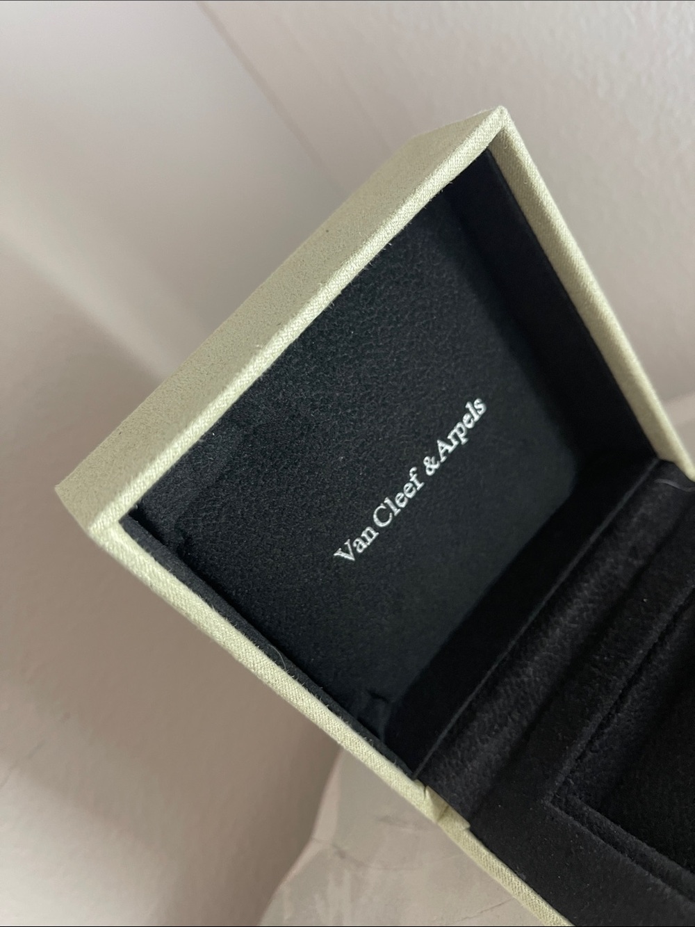 Van Cleef & Arpels Light Green and Black Suede Jewelry Box - Picture 2 of 4